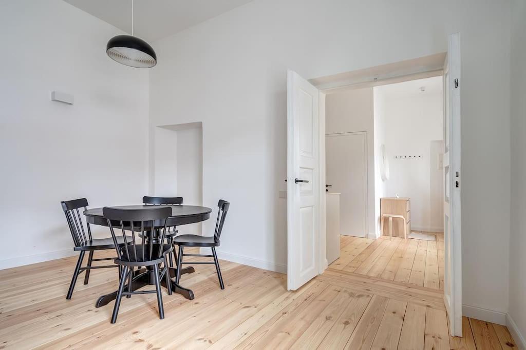 Spacious 2-Bedroom Flat In Old Town By Urban Rent Vilnius Bagian luar foto