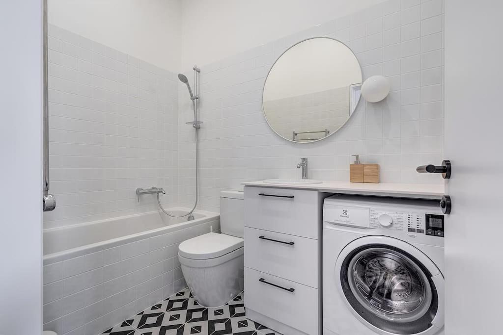 Spacious 2-Bedroom Flat In Old Town By Urban Rent Vilnius Bagian luar foto