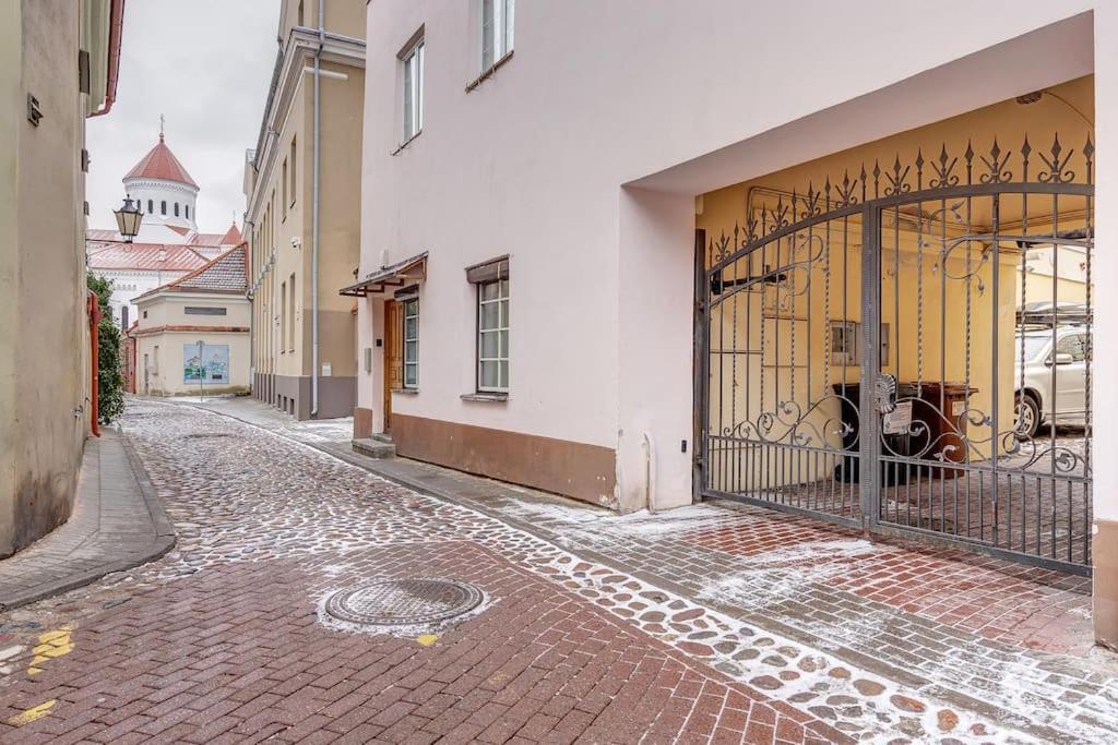 Spacious 2-Bedroom Flat In Old Town By Urban Rent Vilnius Bagian luar foto