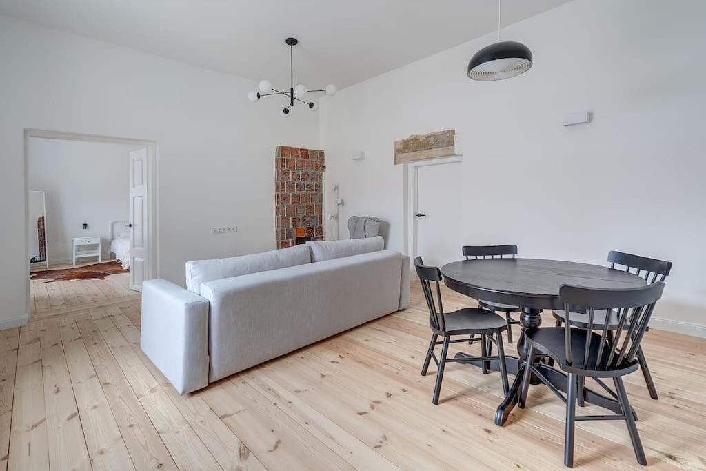 Spacious 2-Bedroom Flat In Old Town By Urban Rent Vilnius Bagian luar foto