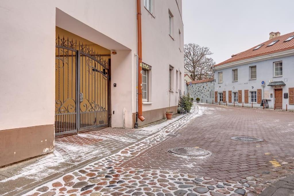 Spacious 2-Bedroom Flat In Old Town By Urban Rent Vilnius Bagian luar foto