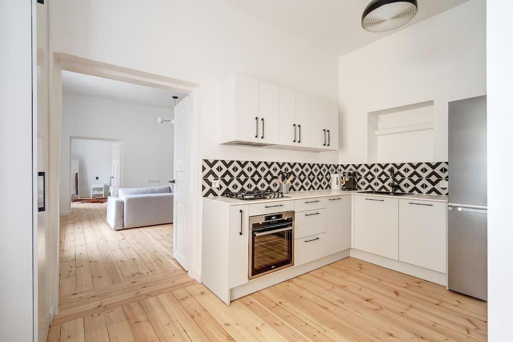 Spacious 2-Bedroom Flat In Old Town By Urban Rent Vilnius Bagian luar foto