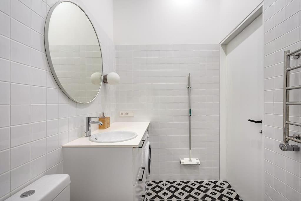 Spacious 2-Bedroom Flat In Old Town By Urban Rent Vilnius Bagian luar foto
