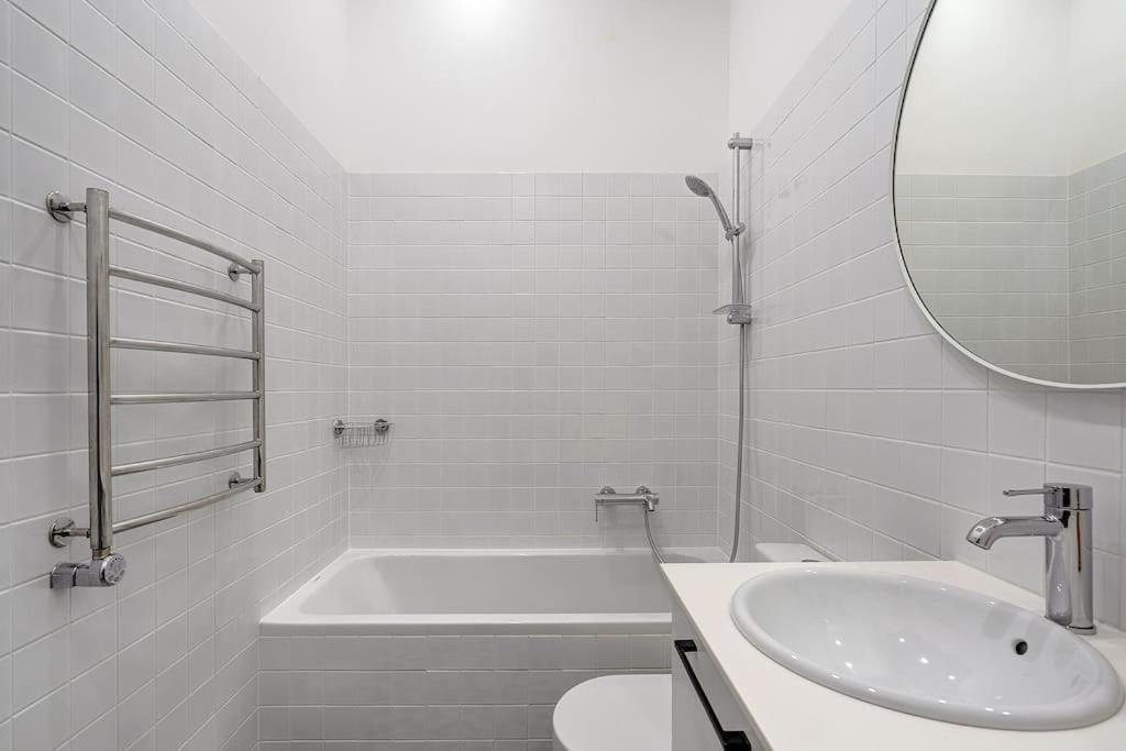 Spacious 2-Bedroom Flat In Old Town By Urban Rent Vilnius Bagian luar foto